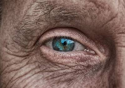 Ученые назвали три «глазных» симптома рака легких