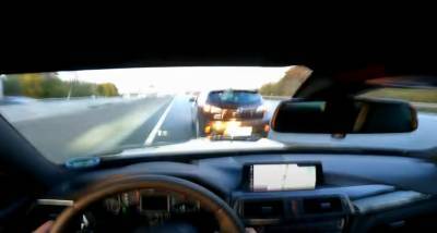 Водитель BMW M4 чуть не врезался в Mazda3 на скорости 208 км/ч, видео