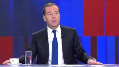 Медведев рассказал о новом смысле новогодних поздравлений