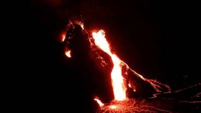 На Гавайях началось извержение вулкана с говорящим названием