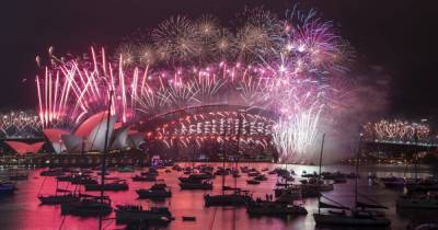 Яркие салюты без зрителей и праздничных мероприятий: как мир встречает Новый год в фотографиях - tsn.ua - Австралия - Новая Зеландия - Самоа - Кирибати