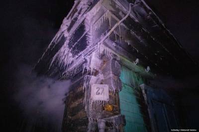 Деревянный жилой дом сгорел в новогоднюю ночь в Томске