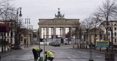 Новый год на карантине: в Германии еще днем закрыли магазины, не позволяют салюты и скопления людей