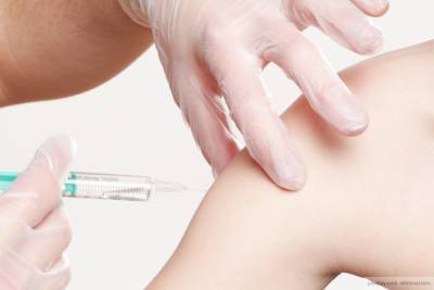Прививку от гриппа сделали более трех миллионов петербуржцев