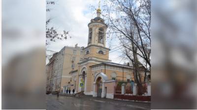 В центре Москвы пьяный водитель врезался в церковные ворота