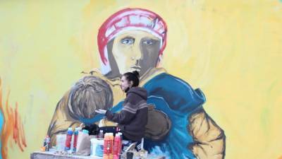 Огромные граффити к 30-летию МЧС России появились в городах Крыма