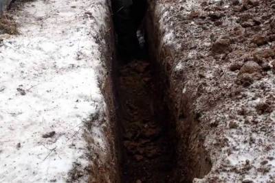 Водопровод начали строить в алтайском селе после детских смертей от колодезной воды
