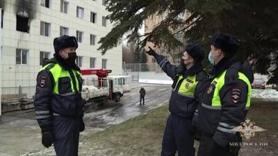 Сотрудники московского ГИБДД спасли людей из горящего онкоцентра