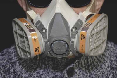 Эффективность защитных масок с клапаном оценили в Роспотребнадзоре