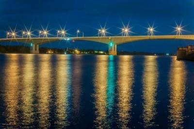 Мэрия Ярославля намерена повесить лампочки на Октябрьский мост за 10 млн