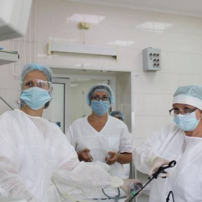 Кемеровские гинекологи провели редкую операцию 18-летней девушке
