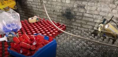 В Войсковицах прикрыли подпольное производство спиртосодержащей продукции