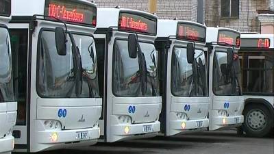Причиной автобусной пробки в Калининском районе стал автовоз