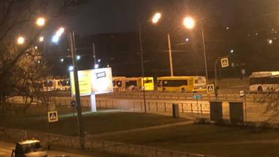 На севере Петербурга образовалась гигантская пробка из автобусов