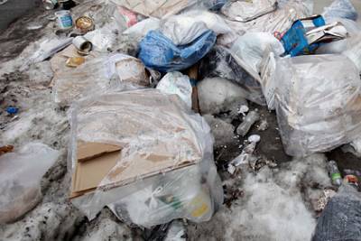Женщина впала в депрессию и накопила дома 27 тонн мусора