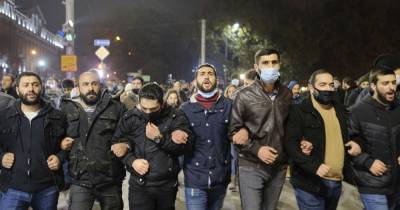 Никола Пашинян - Столкновения с полицией и десятки задержанных: в Ереване не утихают массовые протесты - tsn.ua - Армения - Азербайджан - Ереван - Нагорный Карабах