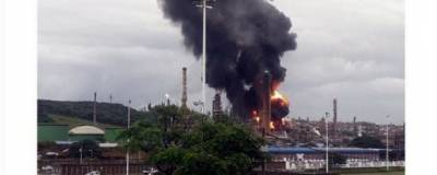 На нефтеперерабатывающем заводе в ЮАР произошел мощный взрыв