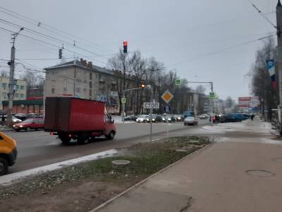 В Смоленске на ул. Николаева включили светофор