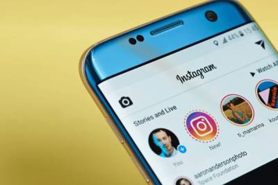 В суде Москвы супруги делят Instagram-аккаунт. Какой доход дает им соцсеть?