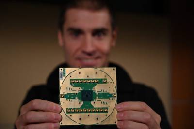 Intel представила криогенный квантовый контроллер Horse Ridge II, который упростит создание мощных квантовых компьютеров