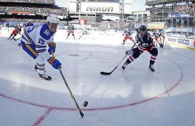 Клубы NHL рассматривают возможность игры на открытом воздухе для допуска болельщиков