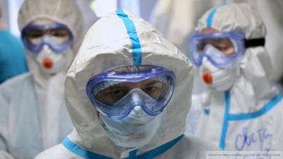 Российские медики выявили 27 403 новых случая коронавируса за сутки
