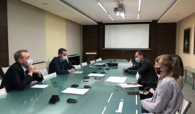 Тюменцы из Ново-Патрушево посадили чиновников за стол переговоров
