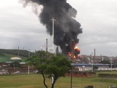 В ЮАР на нефтеперерабатывающем заводе прогремел взрыв, есть пострадавшие