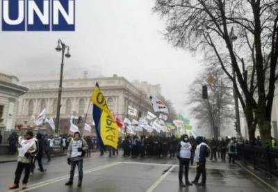 В Киеве митингующие перекрыли улицу Грушевского