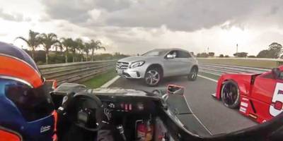 Паркуюсь, где хочу. Кроссовер Mercedes-Benz случайно попал на главный гоночный трек Бразилии — видео