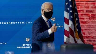 Байден призвал носить маски в первые сто дней его будущего президентства