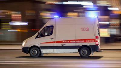 Младенца выбросили из окна дома в Москве, сообщают очевидцы