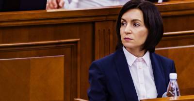 Парламент Молдовы уменьшил полномочия избранной президентом страны Санду