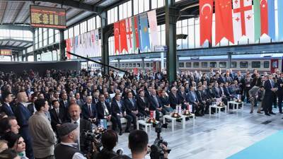 Грузовой поезд впервые доставит товары из Турции в Китай