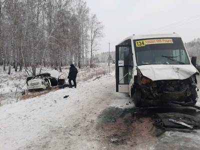 Две девушки погибли при столкновении маршрутки и «Лады» под Челябинском