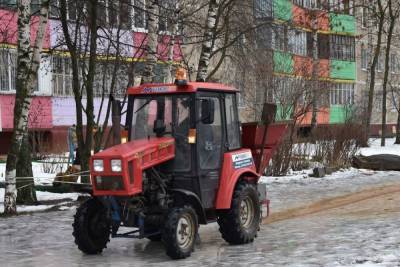 Алексей Смирнов потребовал оперативно очистить от льда тротуары Костромы