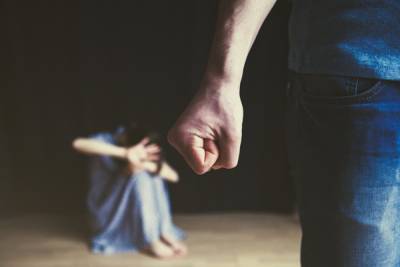 Преступление, а не личное дело: как государство реагирует на проблему домашнего насилия