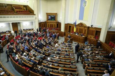 При введении жесткого карантина украинцам предоставят помощь: какие решения приняла Рада