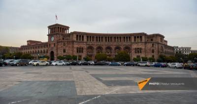 Активисты принесли огромную "таблетку" к зданию правительства в Ереване: есть задержанные