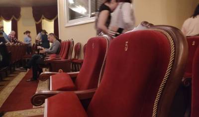 Тюменцев приглашают в театр на постановку Чехова и на лыжный забег