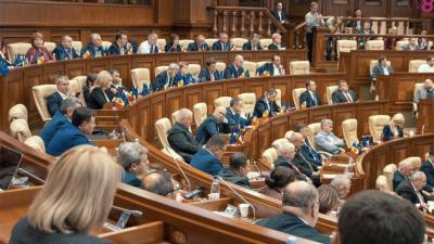 В Молдавии приняли закон о люстрации и очистке “государства от олигархического влияния”
