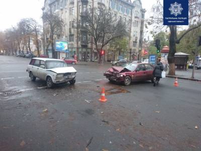 В центре Одессы произошло ДТП: есть пострадавшие