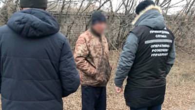 На Луганщине мужчина разгуливал по улицам с гранатой и запалом