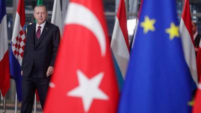 После молитвы Эрдоган порассуждал о "спасении" от Макрона