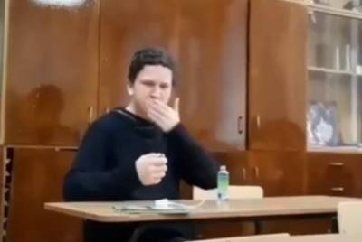 "Фаер-шоу на уроке": в Харькове школьник во время урока набрал в рот антисептик и поджег, видео