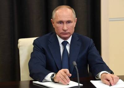 Путин назвал "бурей в стакане" заявления об ограничениях, применяемых Россией в Сети
