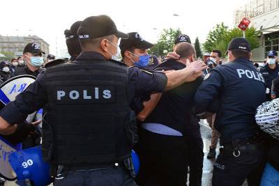 Стали известны причины задержания журналистов НТВ в Турции