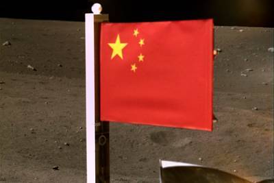 Китай третьим после США и СССР установил свой флаг на Луне