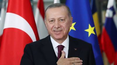Эрдоган призвал избавиться от «бремени Макрона»