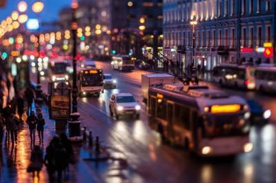 Власти лишили петербуржцев метро и автобусов в новогоднюю ночь